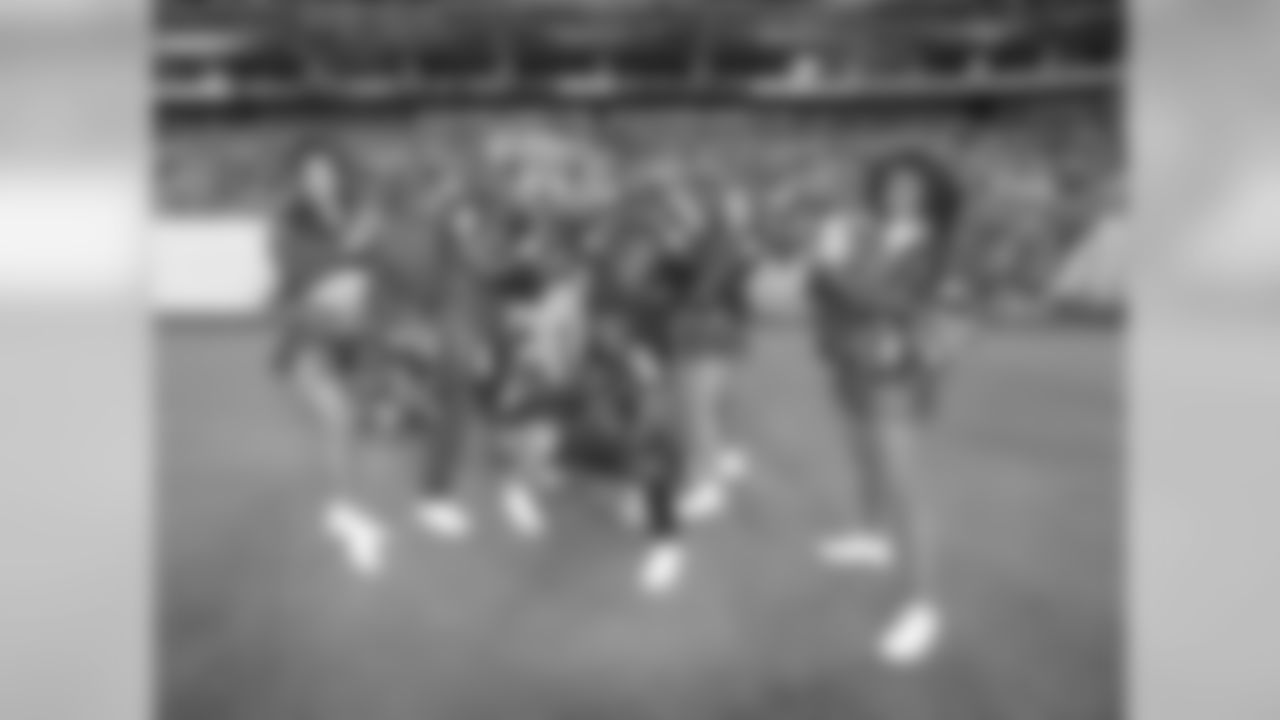 NASHVILLE, TN - AUGUST 17, 2019 - Tennessee Titans Cheerleaders during the preseason home game between the New England Patriots and the Tennessee Titans at Nissan Stadium in Nashville, TN. Photo By Kayla Schoen/Tennessee Titans