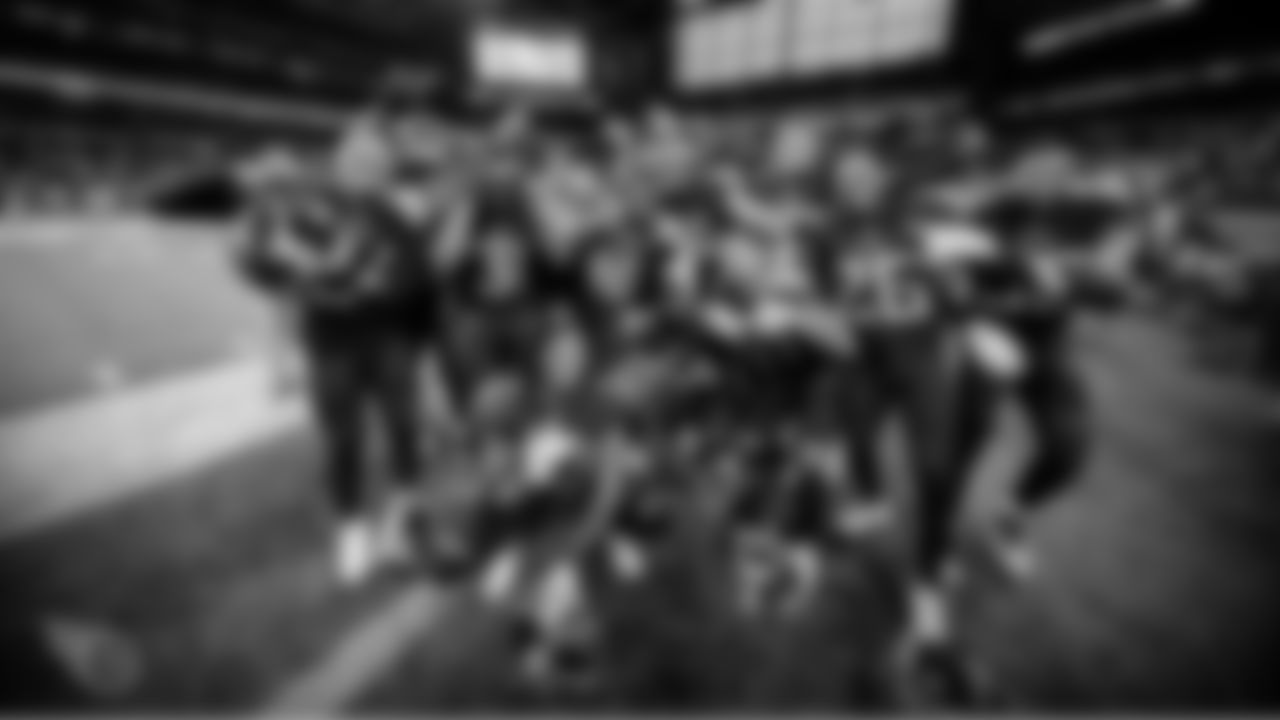 INDIANAPOLIS, IN - DECEMBER 01, 2019 - Head coach Mike Vrabel and the Tennessee Titans celebrate after the game between the Tennessee Titans and the Indianapolis Colts at Lucas Oil Stadium in Indianapolis, IN. Photo By Donald Page/Tennessee Titans