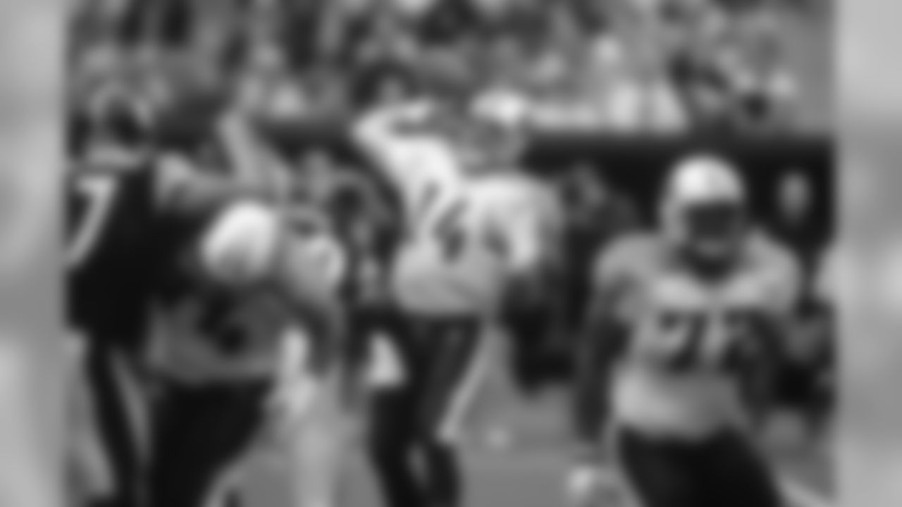 QB Neil O'Donnell joined the Titans in 1999, providing steady play behind Steve McNair until 2003.