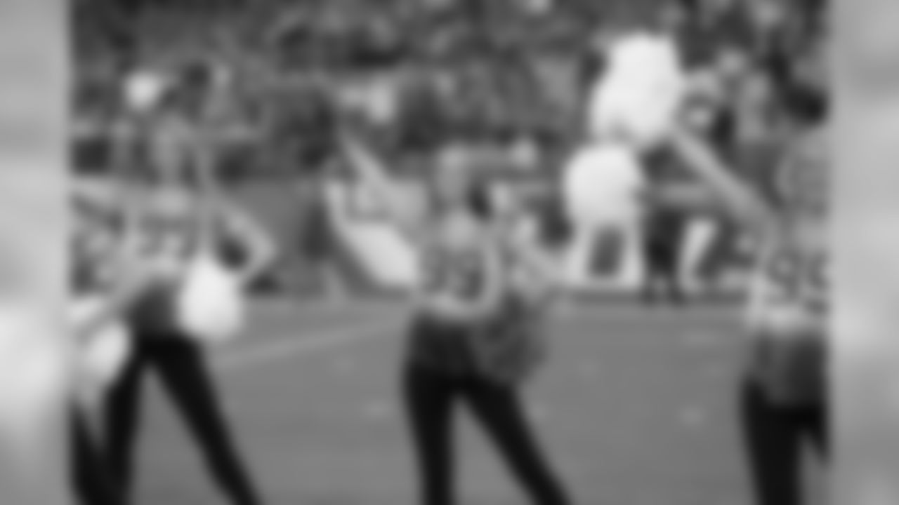 titans2018jets-cheer363413