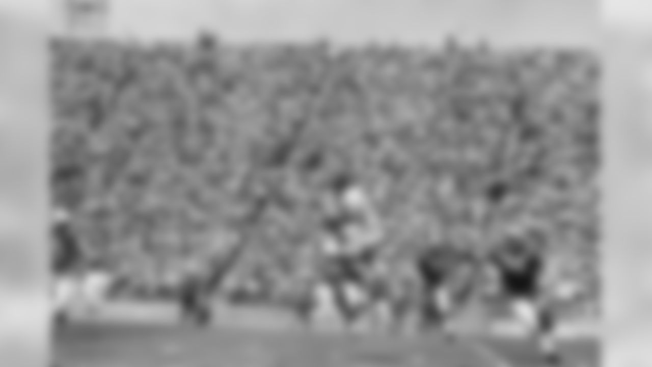 New York Giants' Frank Gifford tucks in quarterback Y.A. Tittle's pass for 20 yard gain in first quarter at Kezar Stadium football game on August 19, 1962 between New York Giants and San Francisco 49ers. Coming in to make stop is 49ers line backer Matt Hazeltine (55). San Francisco won exhibition contest, 42-10. (AP Photo/Ernest Bennett)
