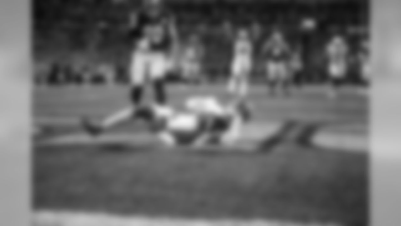 Keenan Allen making his first touchdown of the game during the Week 13 matchup against the Pittsburgh Steelers.