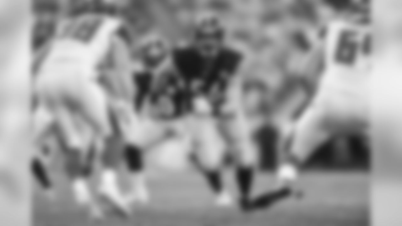 Which player who played under 30 career starts, quarterback, and Buffalo  Bills? NFL Immaculate Grid answers August 17 2023 - News