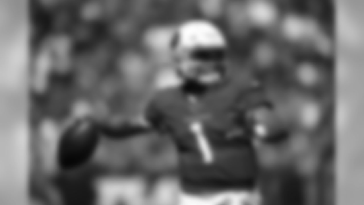 Cardinals quarterback Kyler Murray throws to a receiver in the first half of an NFL football game against the Baltimore Ravens, Sunday, Sept. 15, 2019, in Baltimore.