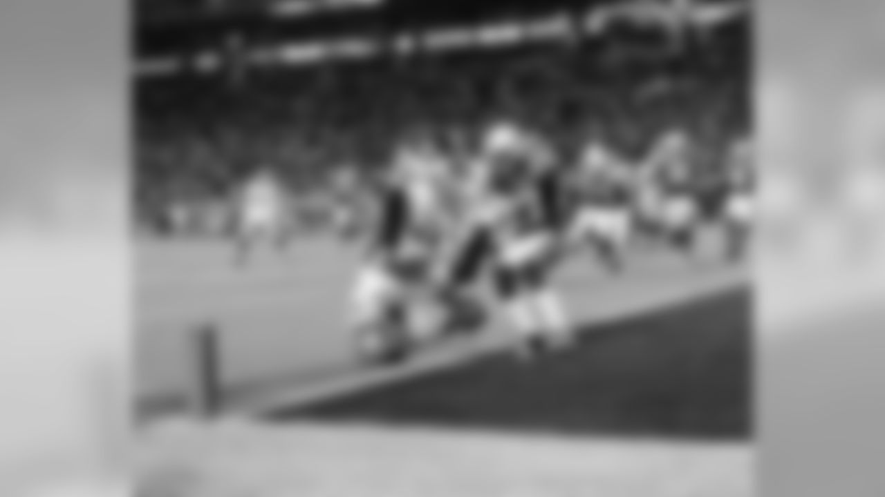 Lance Moore stretched the ball over the goal line for a crucial 2-point conversion in the Saints' Super Bowl victory.