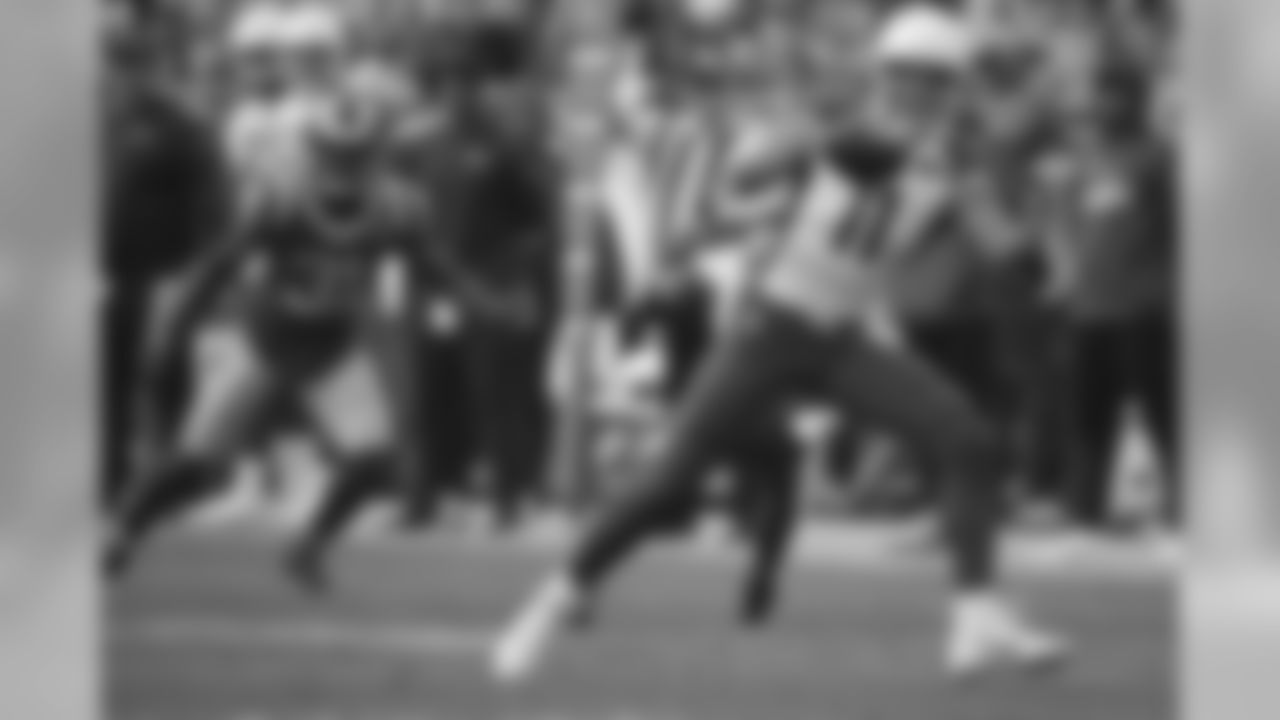 Cardinals wide receiver Larry Fitzgerald plays against the Rams during first half of the game on Sunday.
