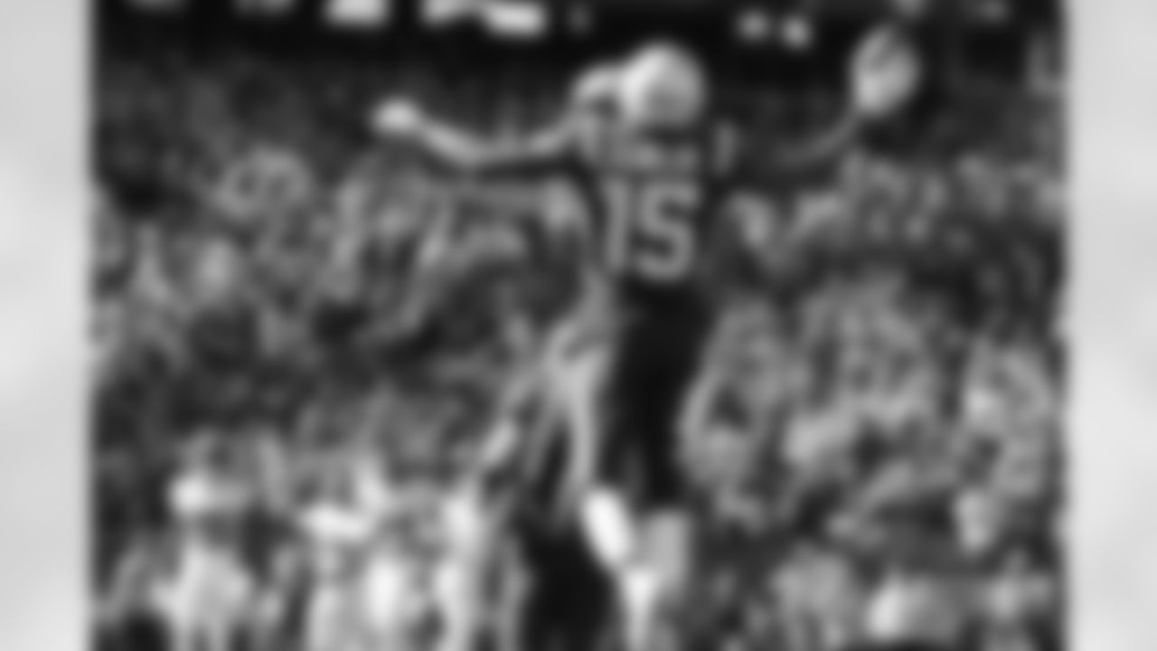 Nelson Agholor (15) celebrates a first-quarter TD