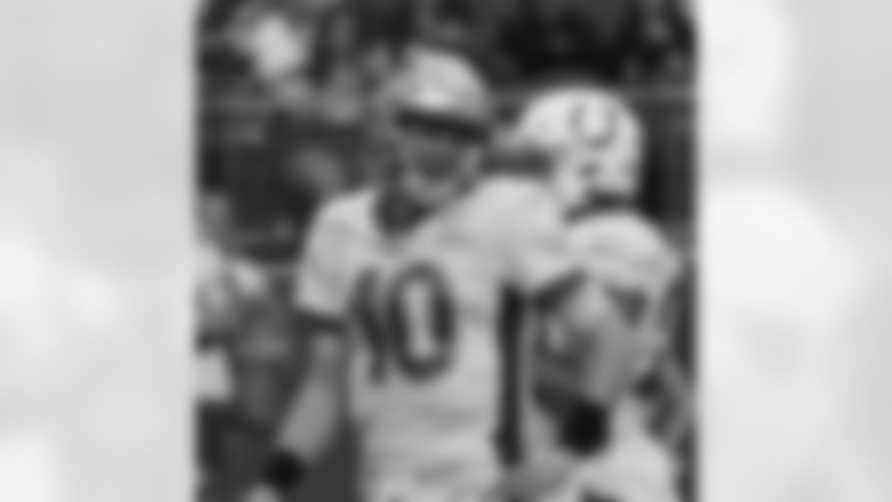 Patriots quarterback Mac Jones (10).
