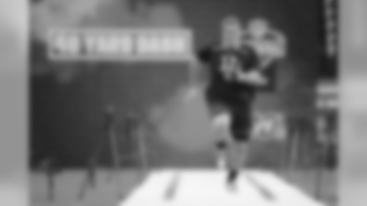 Wisconsin offensive lineman Michael Deiter runs the 40-yard dash at the NFL football scouting combine in Indianapolis, Friday, March 1, 2019. (AP Photo/Michael Conroy)