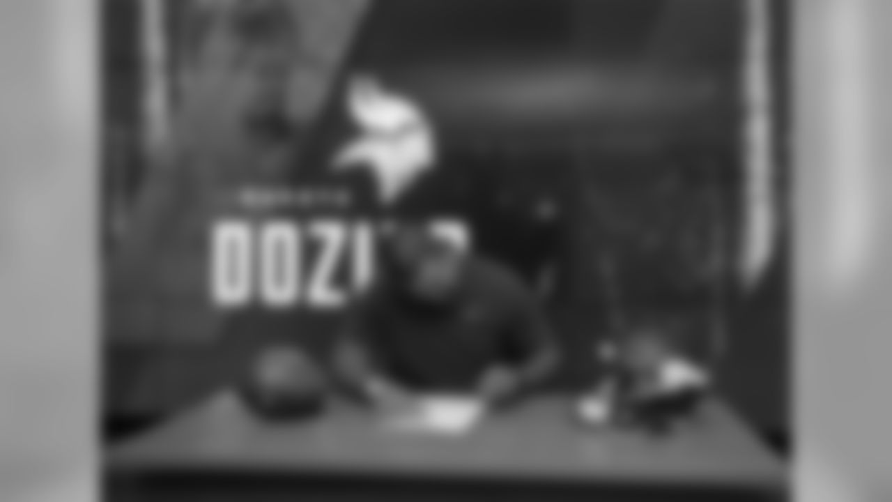 2019_0404_FreeAgency_DakotaDozier_0002
