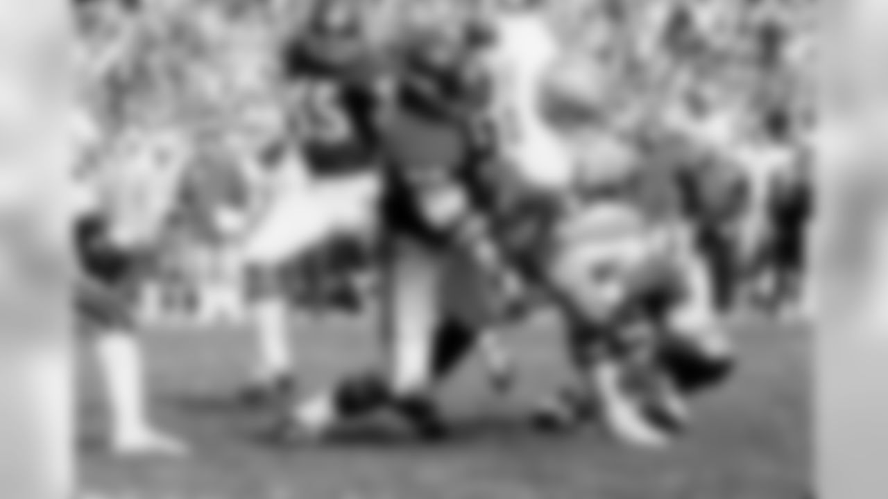 No. 3. Siemon, Jeff (1972-82)
1,002 solo tackles
373 assists
1,375 total