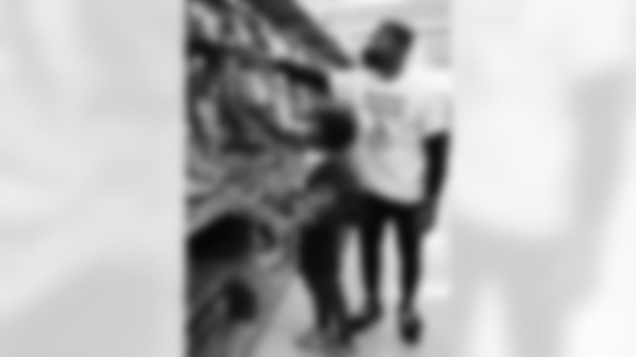 120522_ShopWithaJock_PP_008