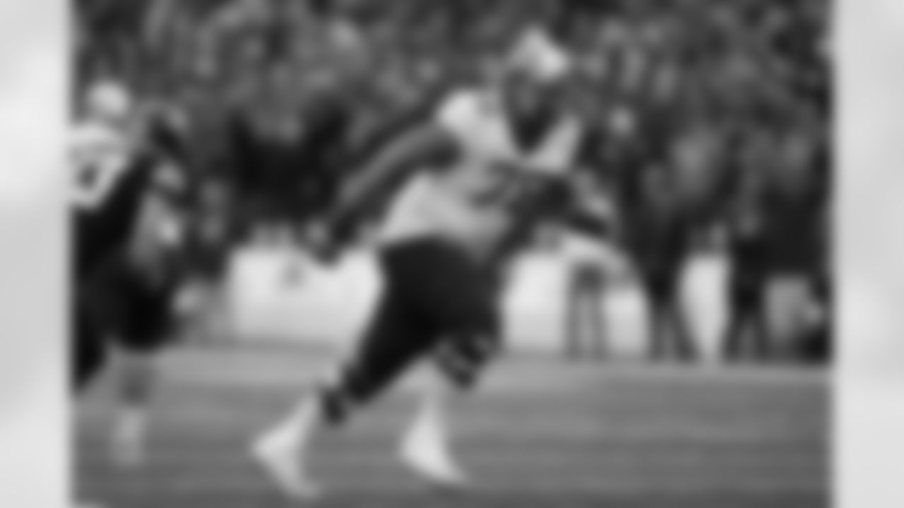 OL Daniel Faalele, Minnesota