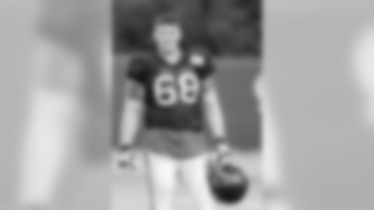 August 5, 2015: Houston Texans tackle Bryan Witzmann (68) during the Houston Texans training camp at Houston Methodist Training Center in Houston, TX. (Icon Sportswire via AP Images)
