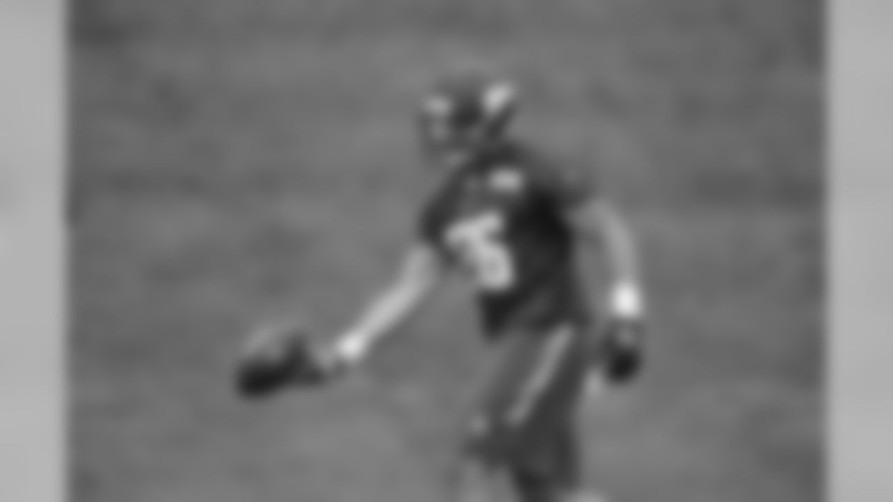 TE Kyle Carter