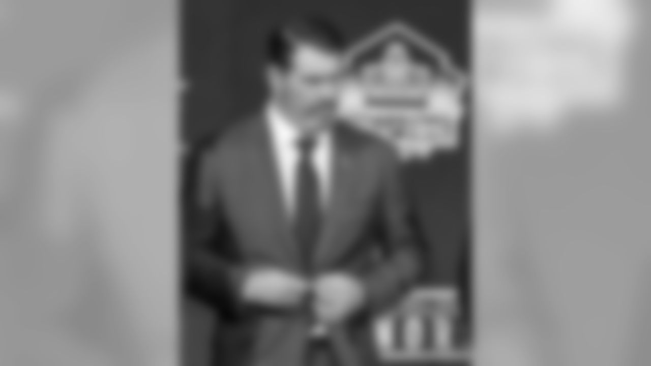 2020_0201_NFLHonors_HOF_SteveHutchinson_0010