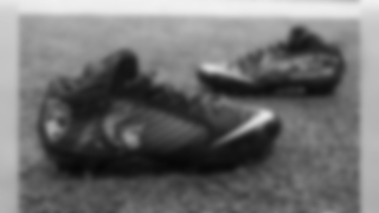 DE Brian Robison | Reel 'Em In Foundation | K9s4COPs/schools
