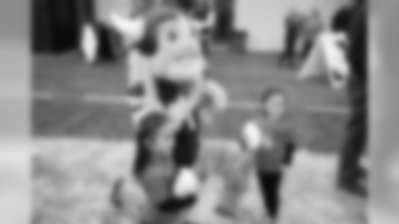 2018_1204_CR_AdoptionFunFest_0047