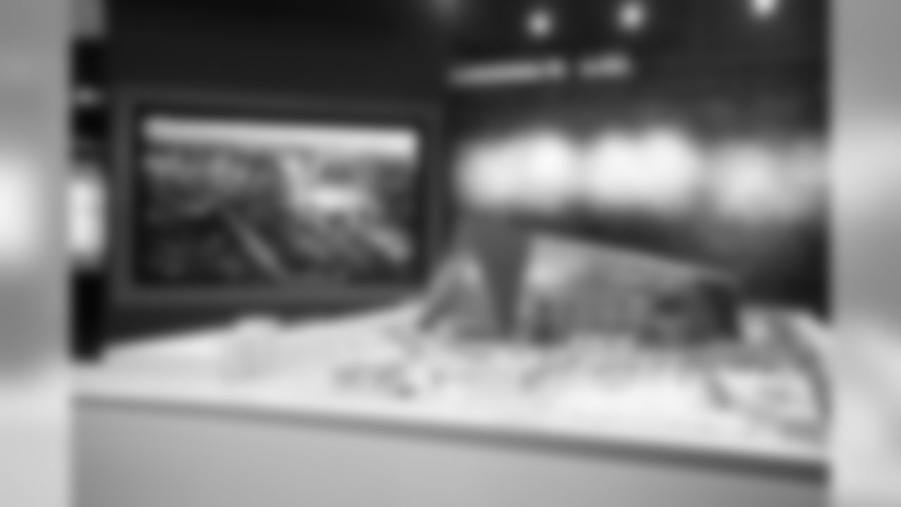 The Preview Center contains two models, including this 25:1 scale (25 feet per inch) detailed architectural stadium model.