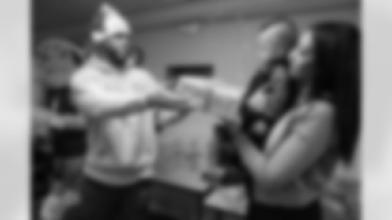 2019_1209_CR_BarrHolidayParty_0134