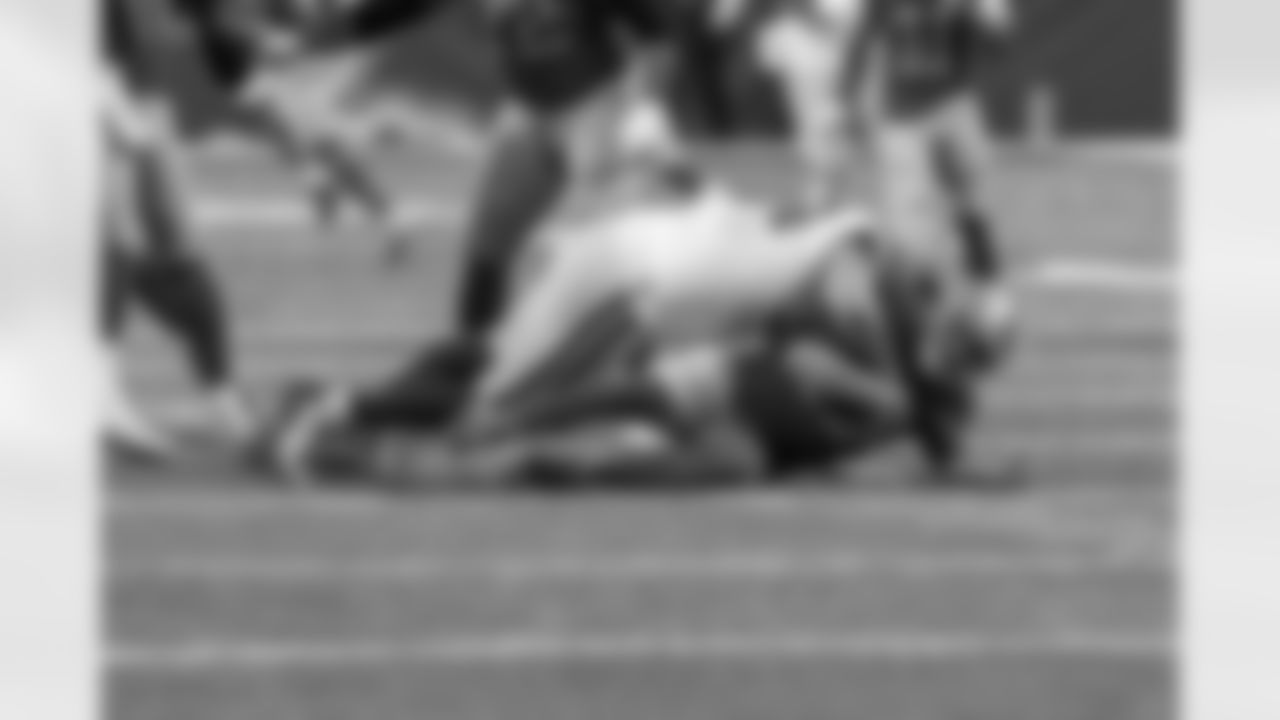 DL Dean Lowry