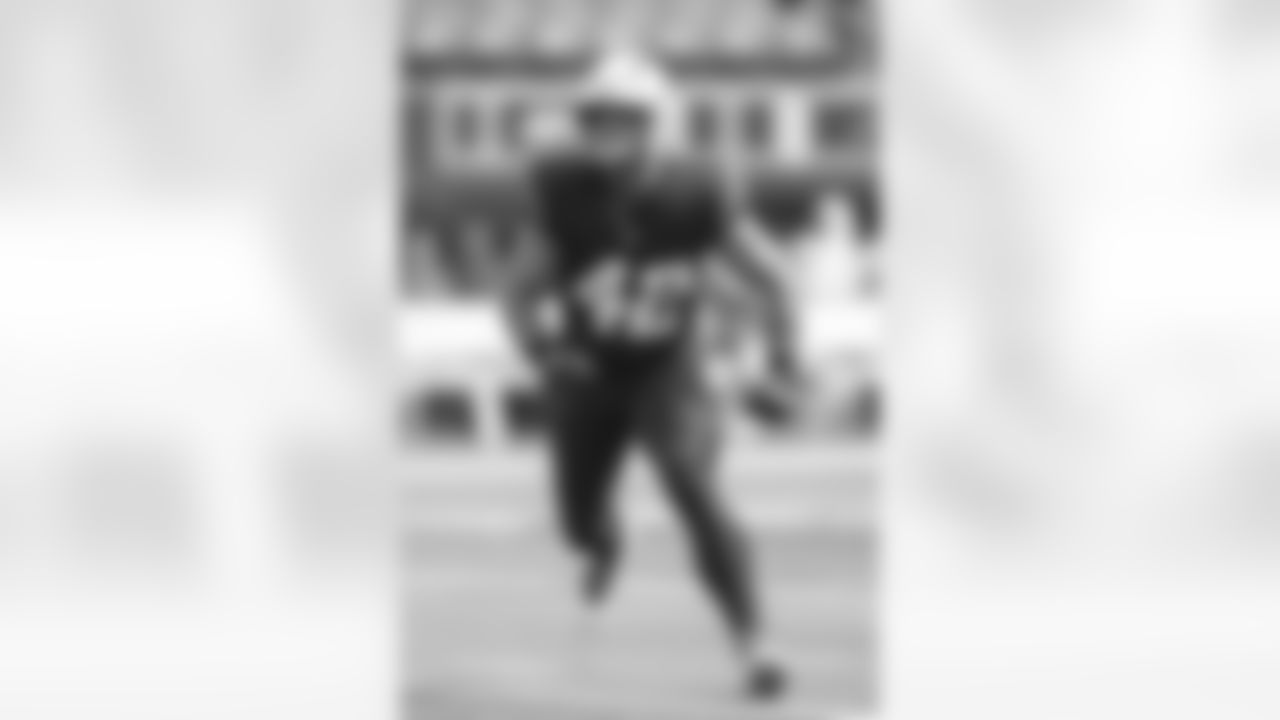 LB Troy Reeder