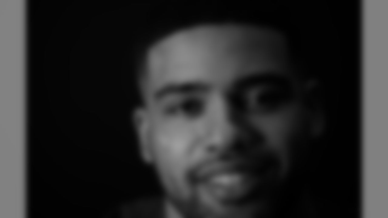 LB Devante Downs