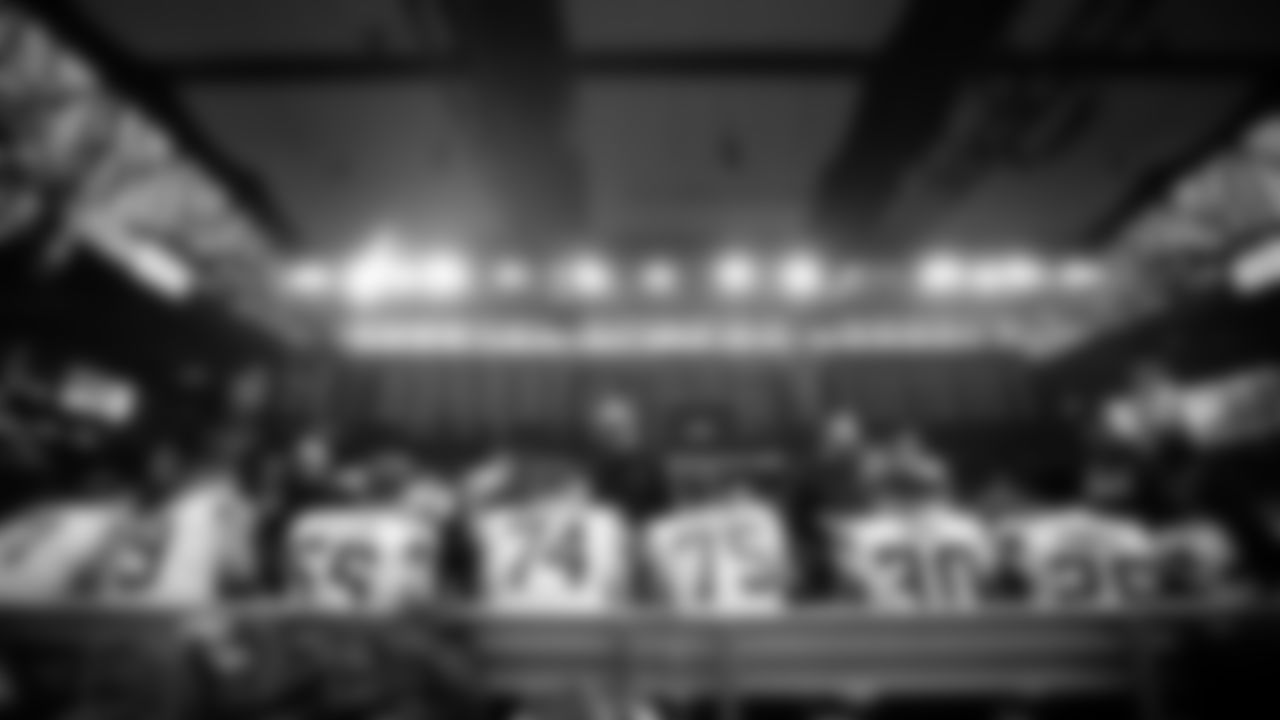 2019_0115_Event_VikingsWomenTeamHuddle_0026