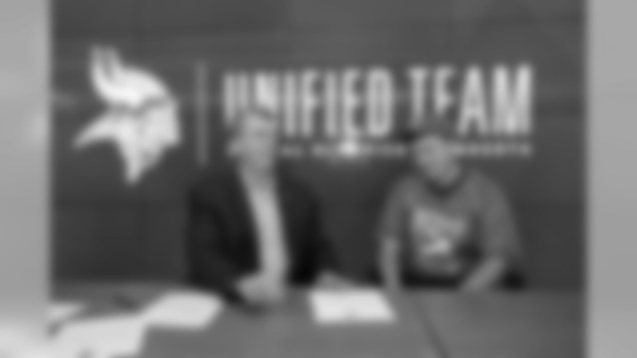 2019_1007_CR_UnifiedTeamSigningDay_0012