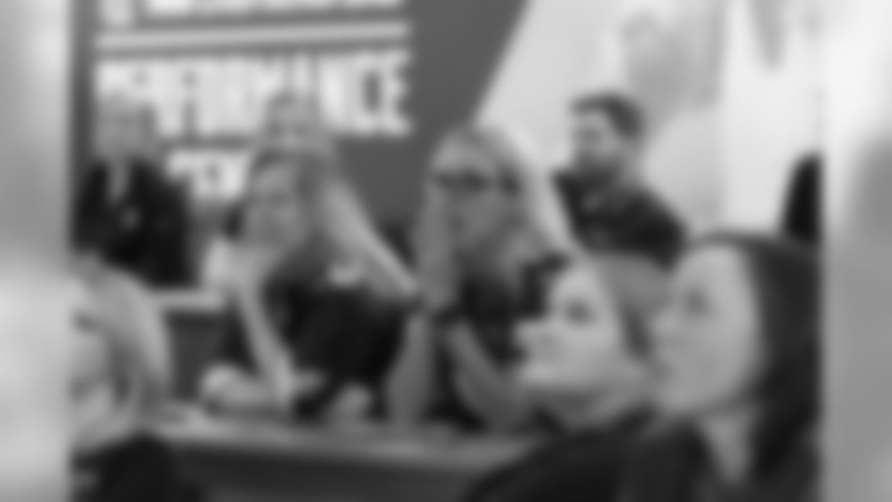 2019_0518_Event_WomensFootballCamp_0045