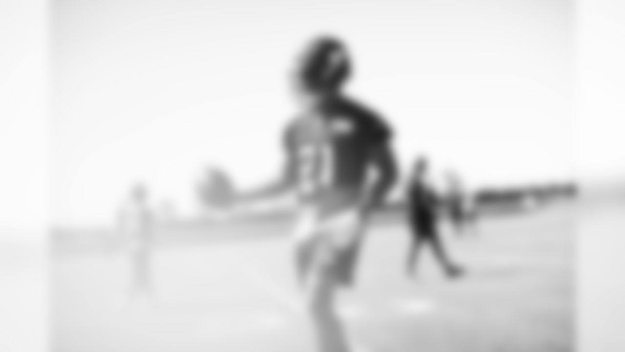 CB Mike Hughes