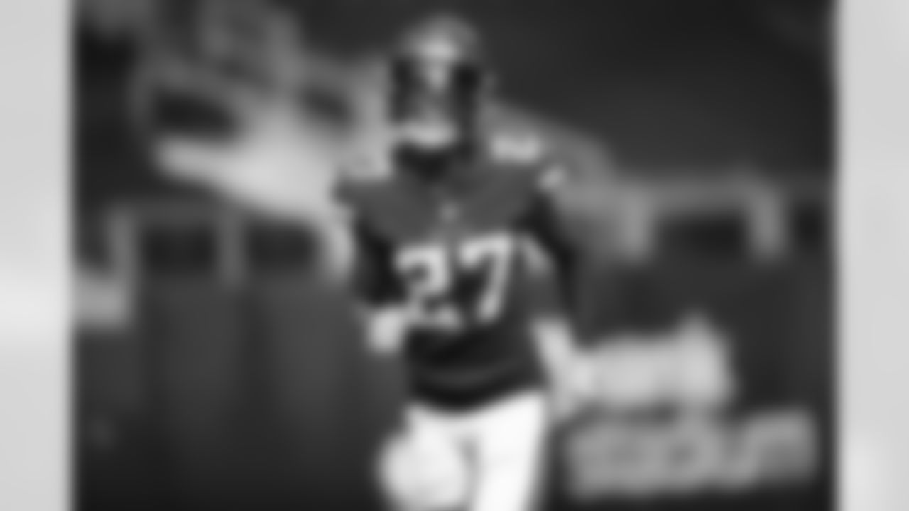 27 CB Cameron Dantzler