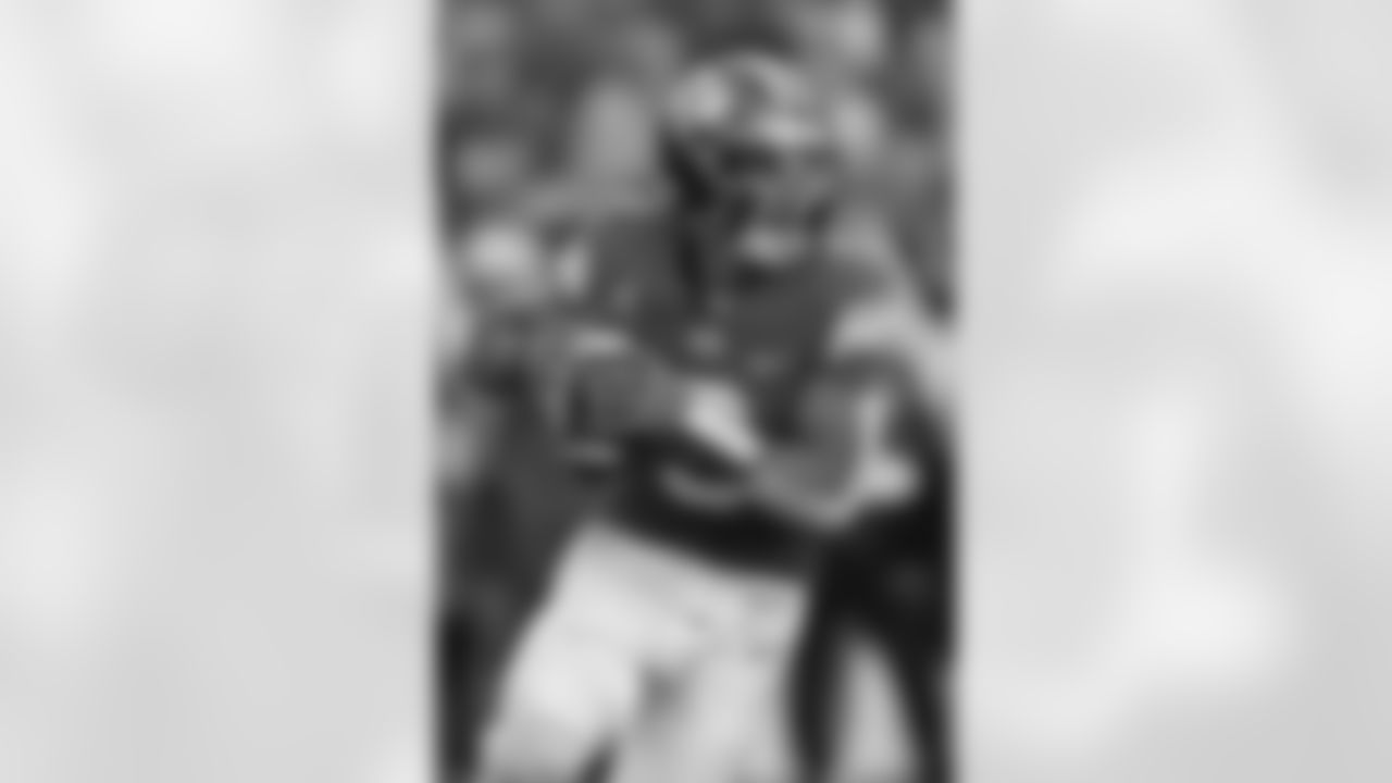 QB Jaren Hall