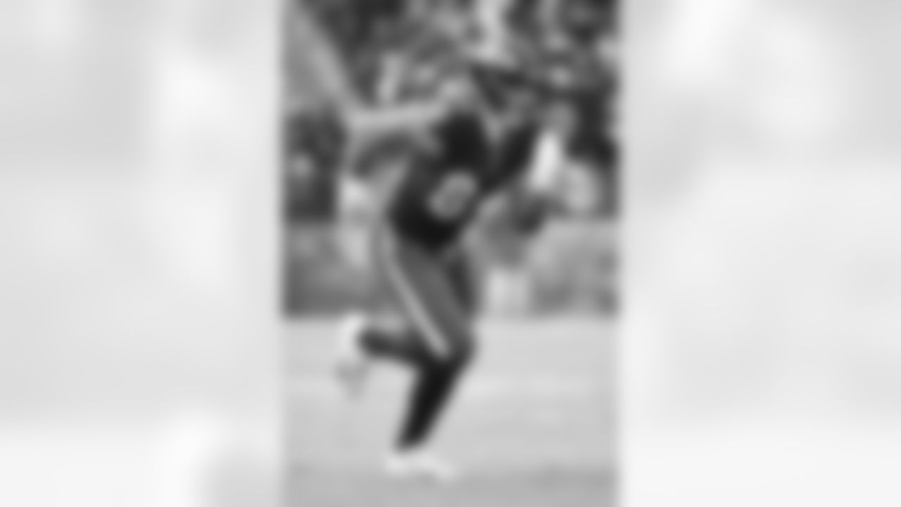 TE Josh Oliver