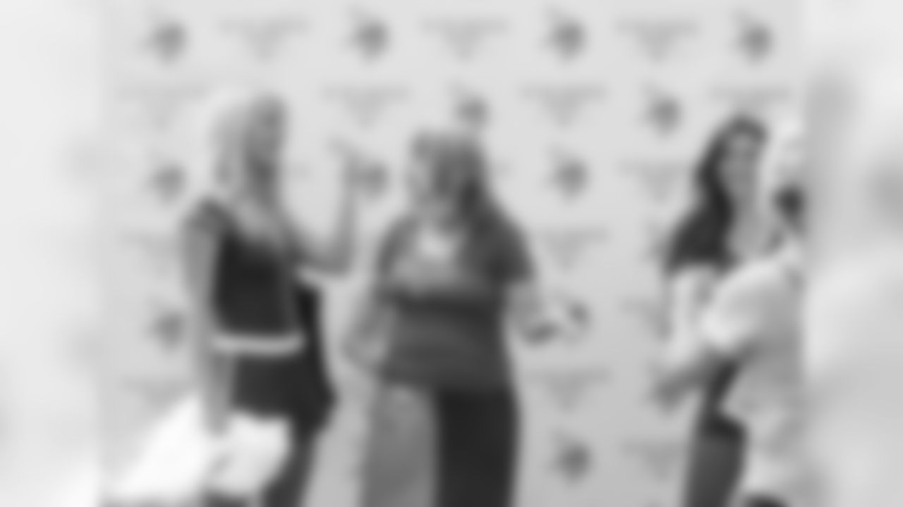 2018_0814_Event_VikingsWomenVIPTent_0039