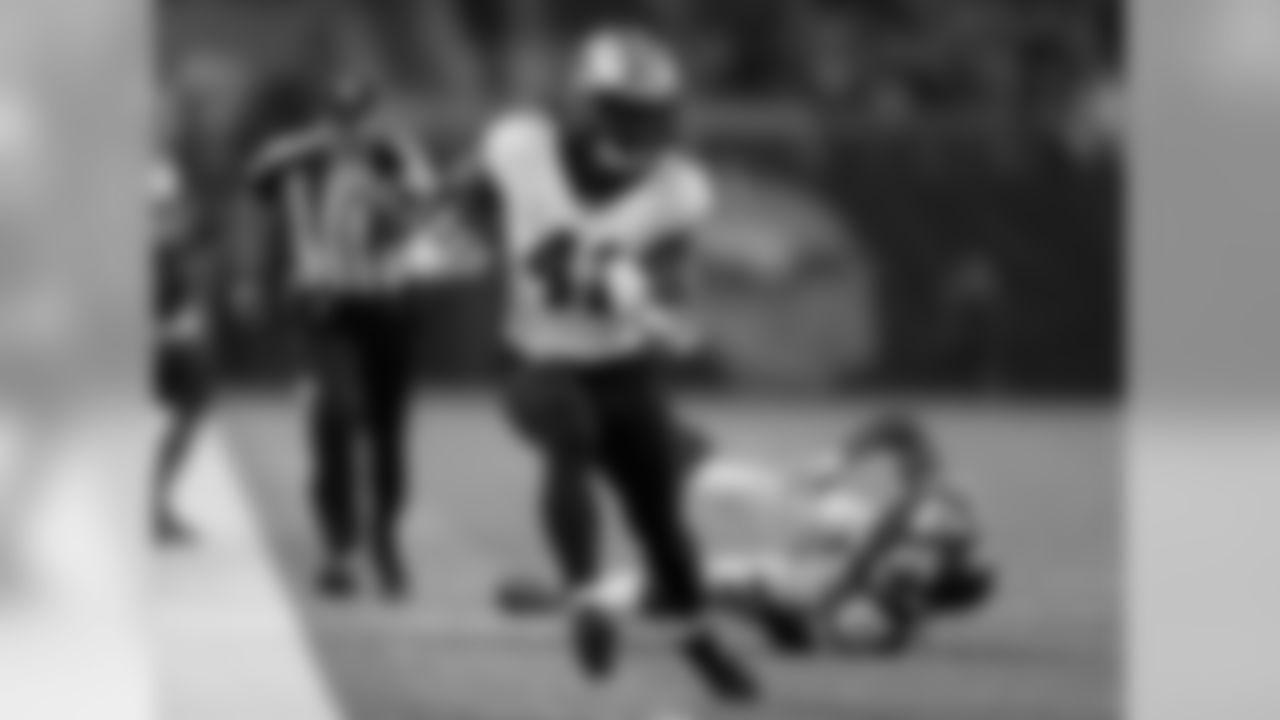 Running back Alvin Kamara rushed for 728 yards and had 826 receiving yards in his first NFL season.