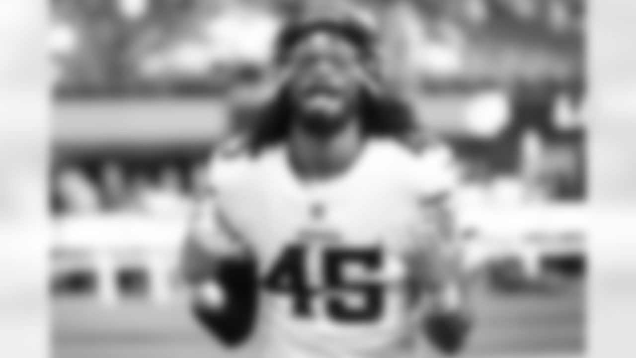 LB Troy Dye