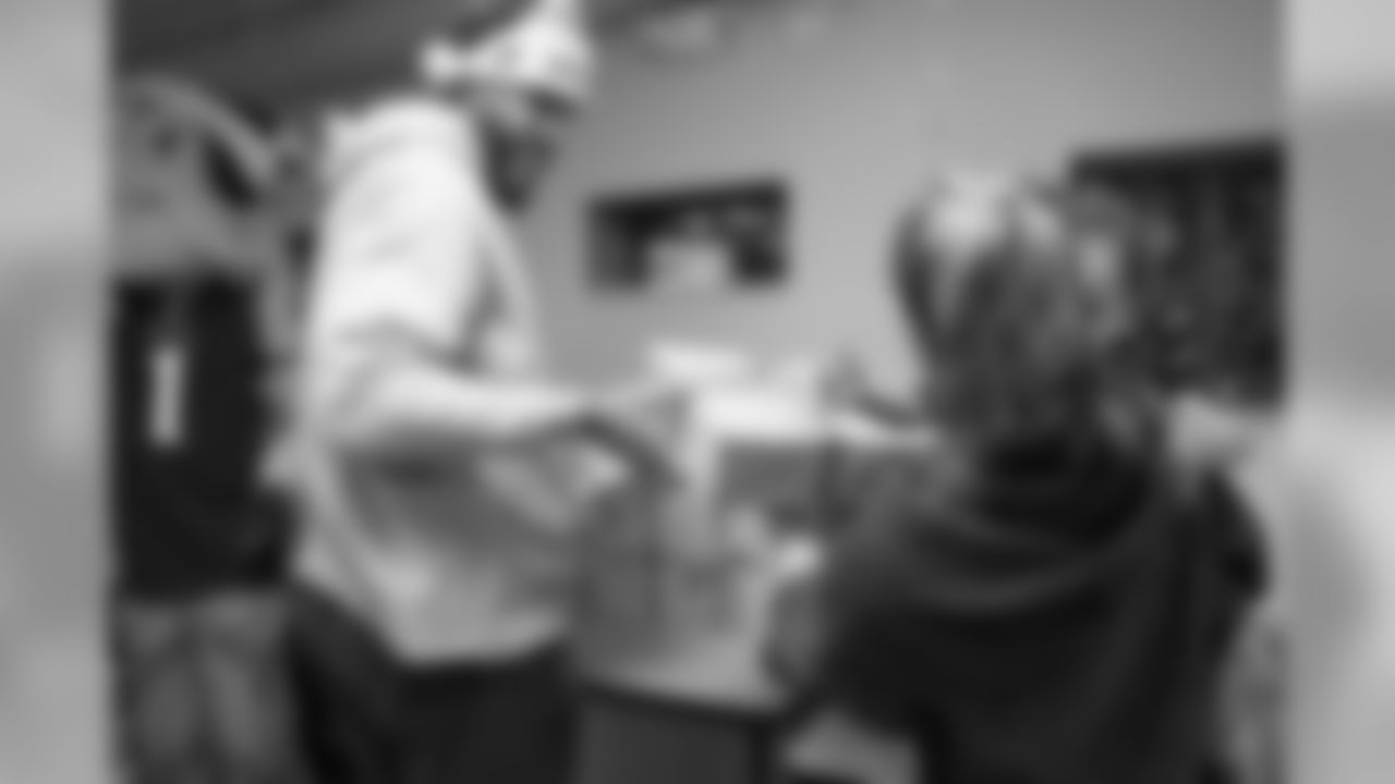 20191209_AnthonyBarrsHolidayParty_139