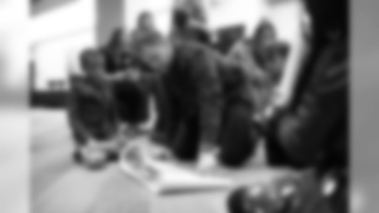 2019_1220_CR_TheilenFoundationGiftGiveAway_0060