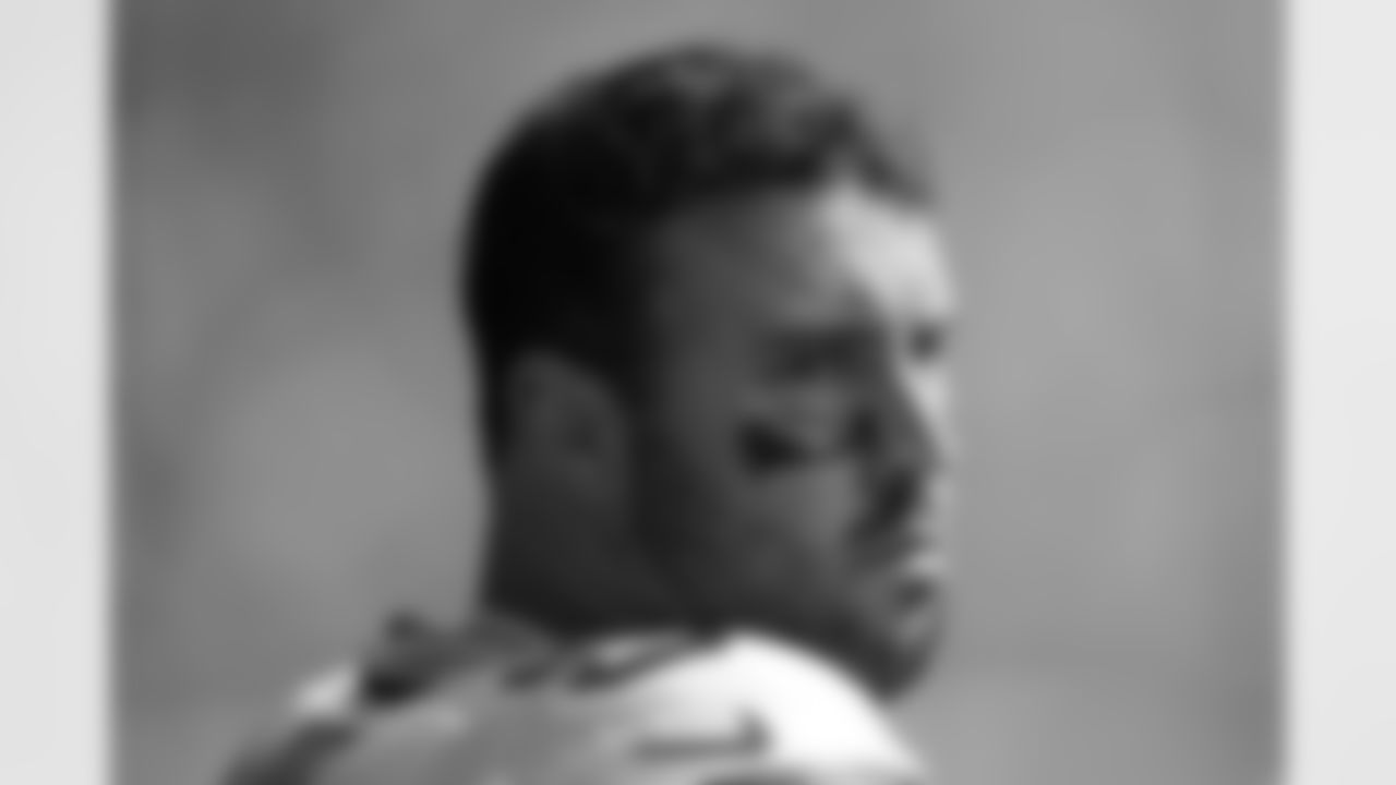 DL Dean Lowry