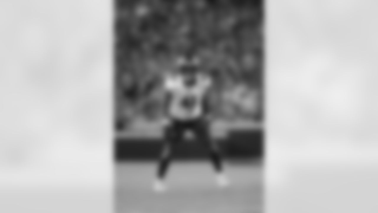 41 LB Chazz Surratt
