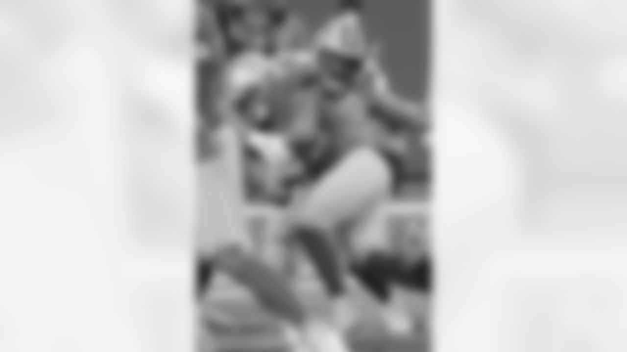 DL Dean Lowry
