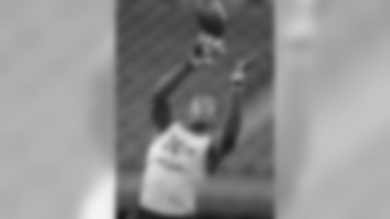 S <forge-entity title="George Iloka" slug="george-iloka" code="player">George Iloka</forge-entity>