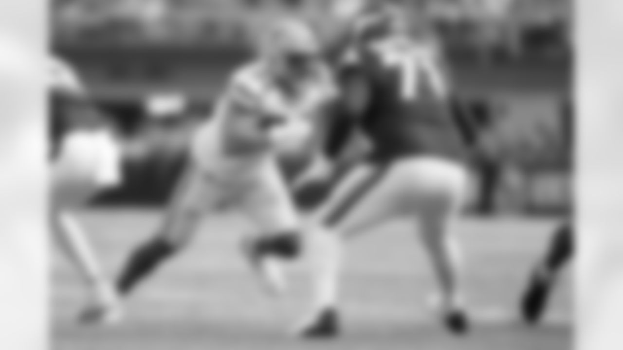 DL Dean Lowry