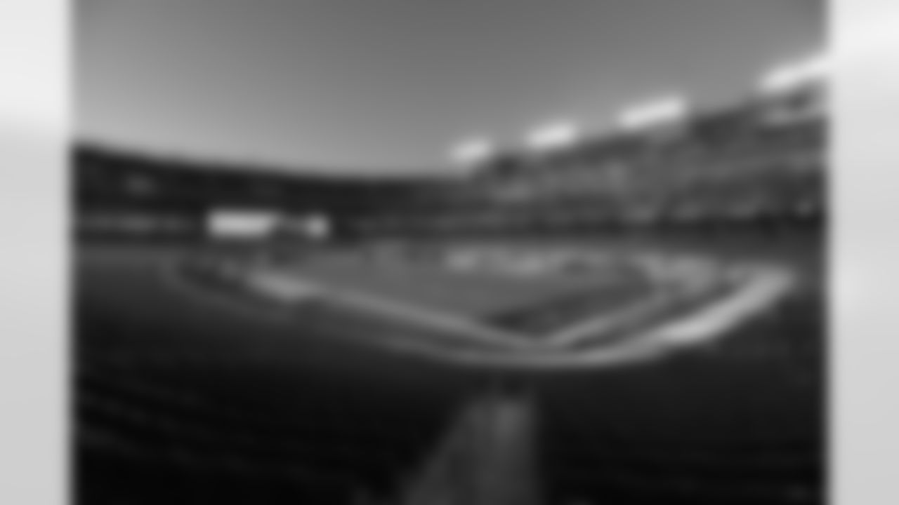AP_fedexfield_2000