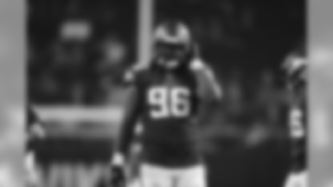 DT <forge-entity title="Armon Watts" slug="armon-watts" code="player">Armon Watts</forge-entity>