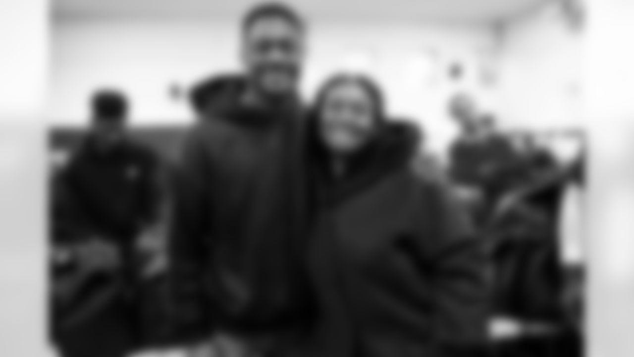 2018_1120_CR_DiggsTurkeyGiveaway_0031