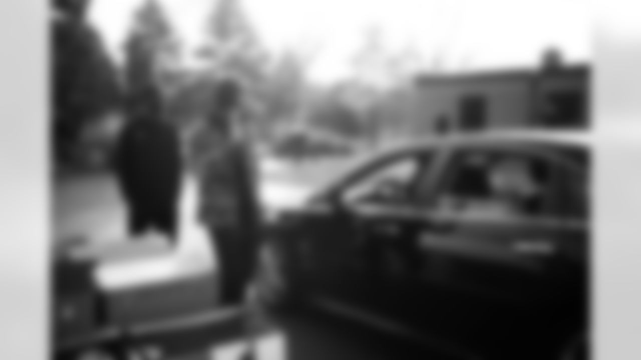 2021_1115_CR_ThanksgivingMealGiveaway_0022
