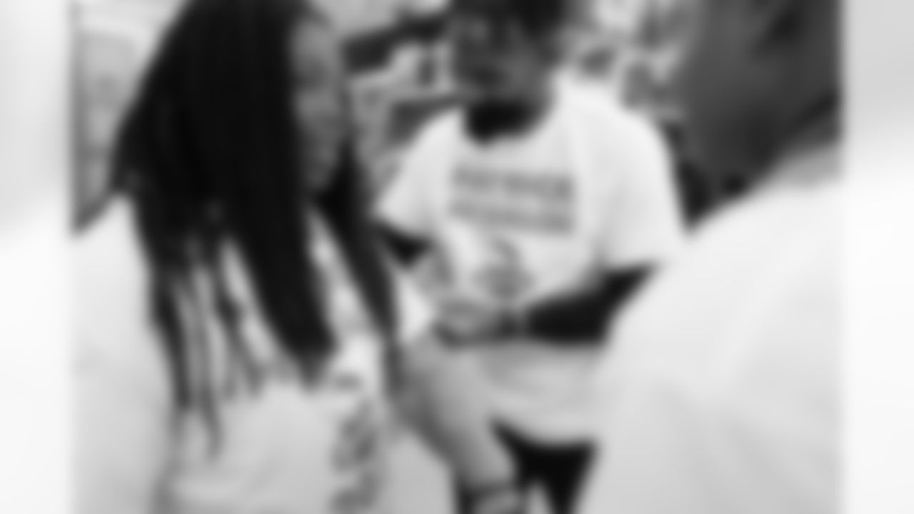 120522_ShopWithaJock_PP_021