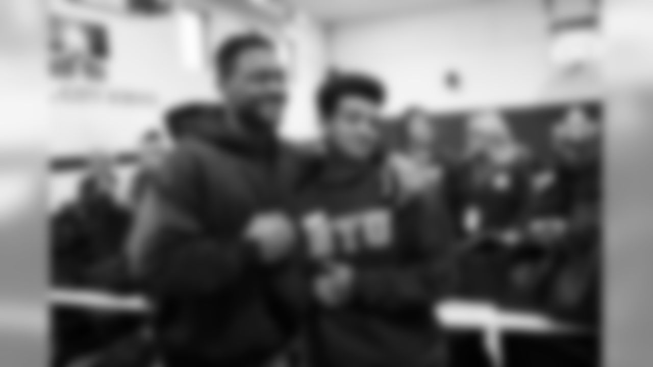 2018_1120_CR_DiggsTurkeyGiveaway_0051